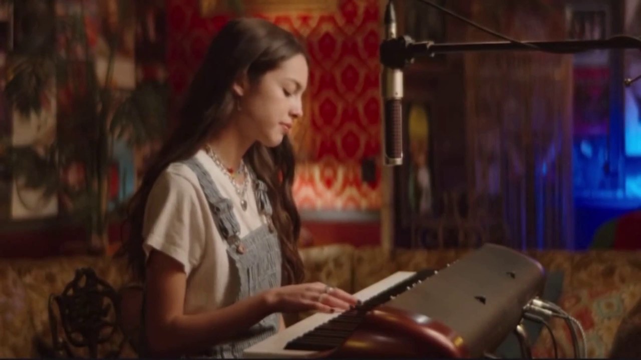 Olivia Rodrigo - drivers license (live performance at Grammy Muse