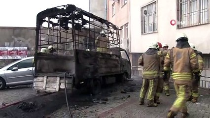 Isınmak için yakılan ateşte 1 kamyonet küle döndü, 2 otomobil hasar gördü