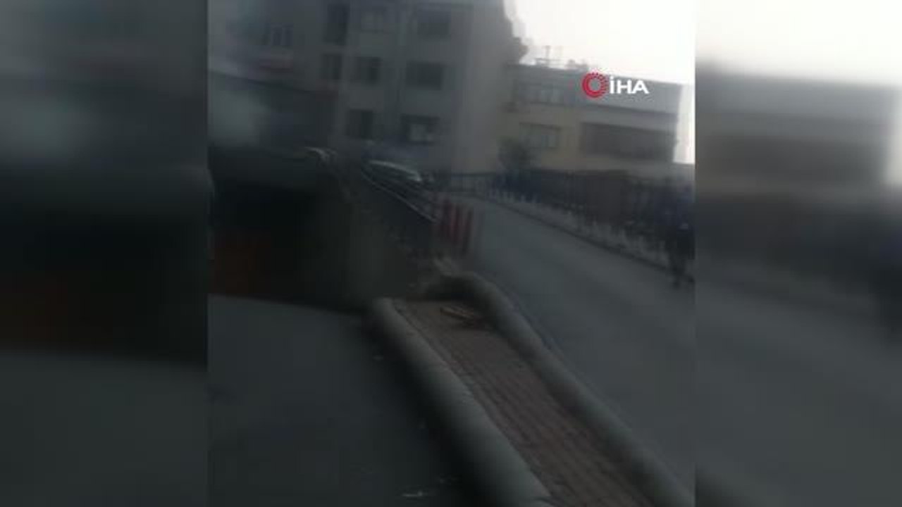 Isınmak için yakılan ateşte 1 kamyonet küle döndü, 2 otomobil hasar gördü