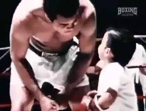 Çocukla çocuk olan güzel insan; 'Muhammed Ali'