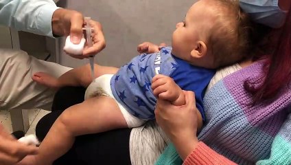 Doctor distracts baby from her shots with goofy tune