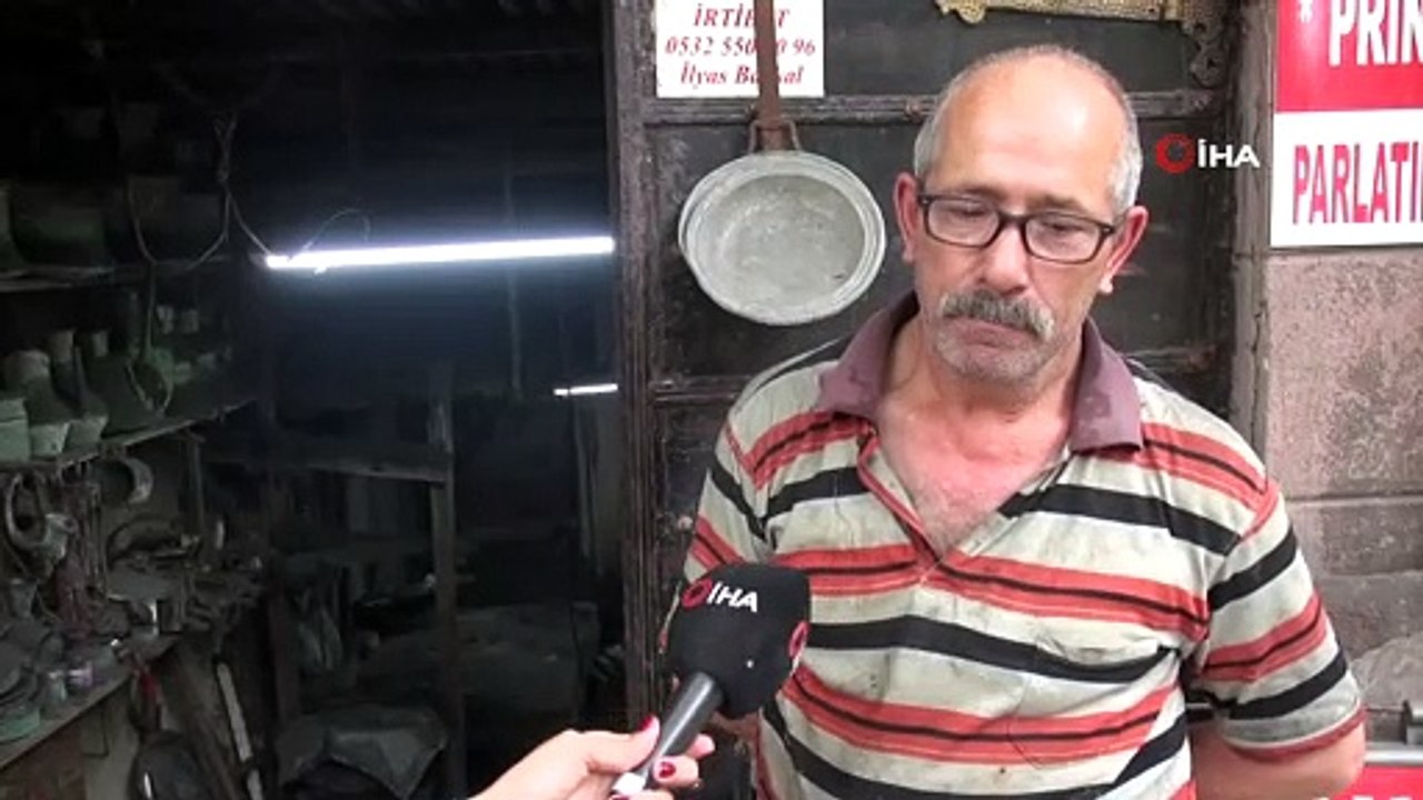 Bu dükkan ve yıllanmış eşyalar artık sadece fotoğrafçıların uğrak noktası oldu