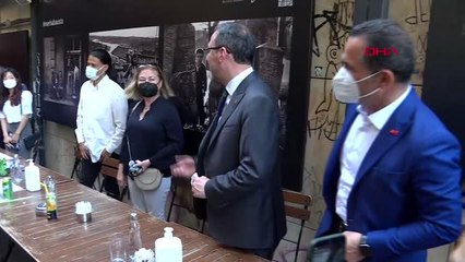 SPOR Bakan Kasapoğlu, başkonsoloslarla 'Altın kalpli eldiven' sergisini gezdi