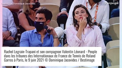 Maeva Coucke décolletée et en compagnie d'un charmant acteur à Roland-Garros