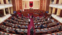 Luz verde del Parlamento albanés a la destitución del presidente por violar la Constitución