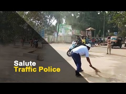 Odisha Traffic Police Constable & Colleagues Sweep Road To Prevent Accidents