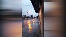 Na chuva, morador reclama da ausência de pontos de ônibus no Bairro Guarujá