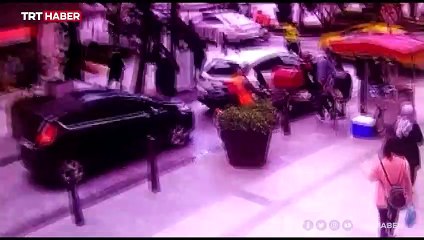 Rus hırsızlar çaldıkları 250 bin liralık çantayla yakalandı