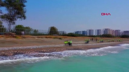 ÖĞRENCİLER KAPLUMBAĞALAR İÇİN SAHİLLERİ TEMİZLEDİ