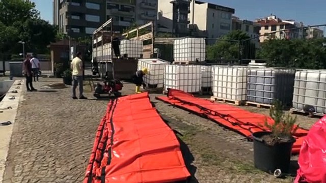 ÇANAKKALE - Çanakkale Boğazı'nda ve Gemlik Körfezi'nde müsilaj görülmeye devam ediyor