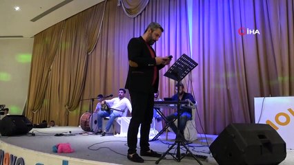 Pandemi yüzünden çiğ köfteci olan ses sanatçısı sahnelere dönmenin mutluluğunu yaşıyor