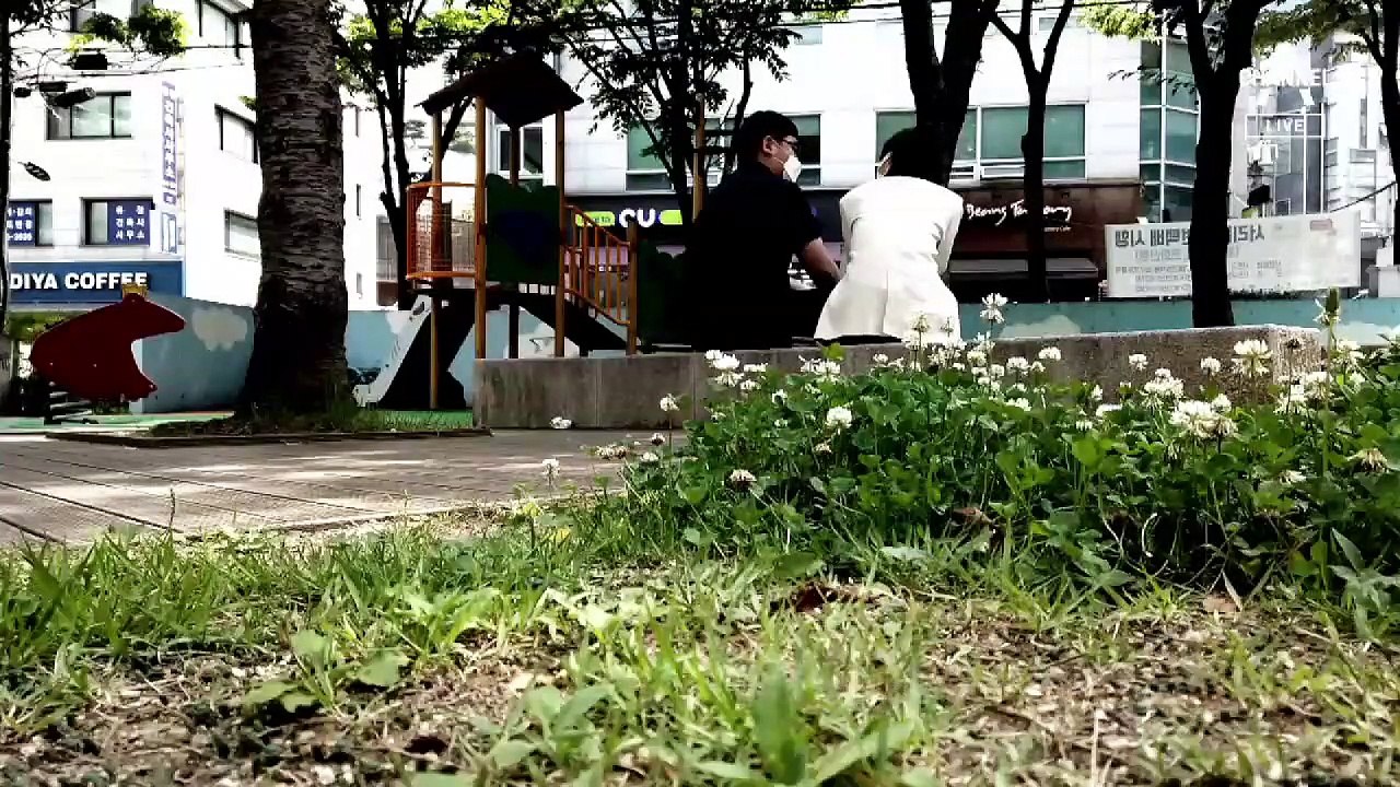 [여인선이 간다]젊으면 더 아픈데…“백신 휴가 눈치보여요”