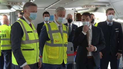 Bruxelles : le Roi Philippe à la rencontre du personnel aéroportuaire