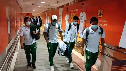 Seleção boliviana desembarca no Brasil