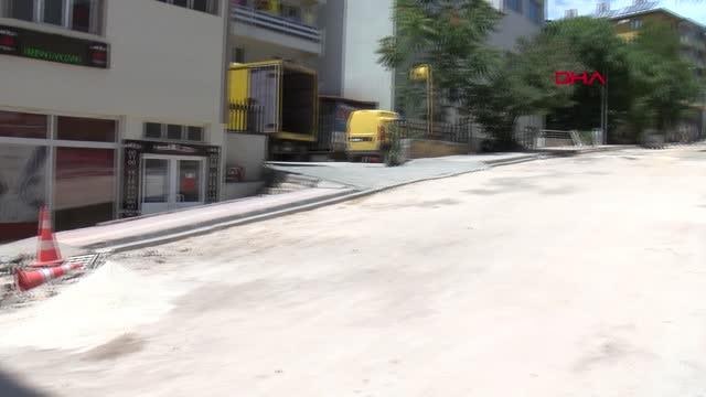 Son dakika haberleri... TUNCELİ TOPRAĞA SAPLANAN AMBULANS, KAMYONETLE ÇEKİLEREK KURTARILDI