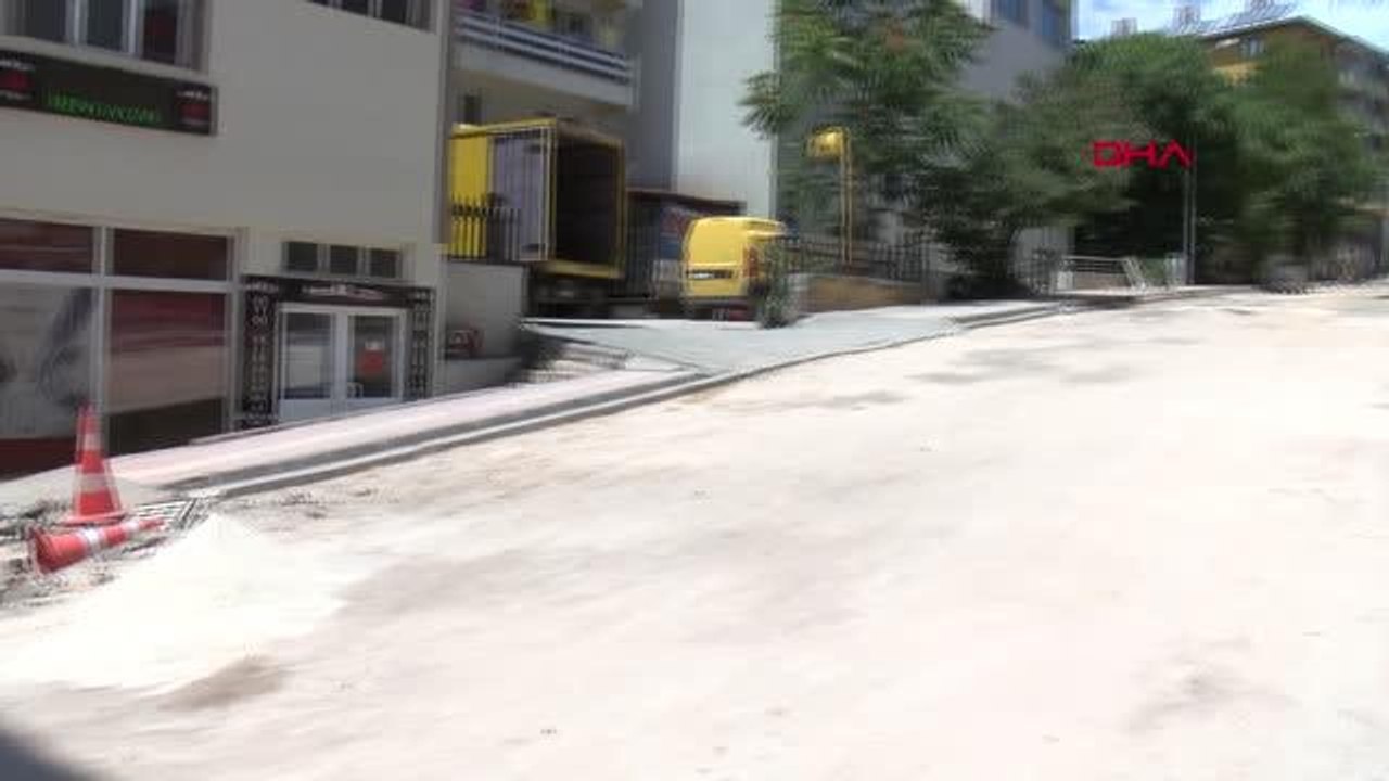 Son dakika haberleri... TUNCELİ TOPRAĞA SAPLANAN AMBULANS, KAMYONETLE ÇEKİLEREK KURTARILDI