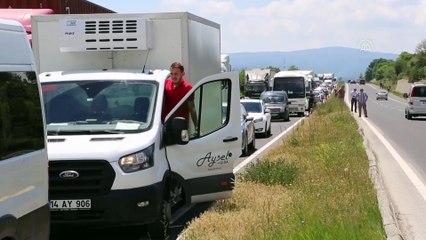 BOLU - (DRONE) Şarampole devrilen kamyon vinç yardımıyla kurtarıldı