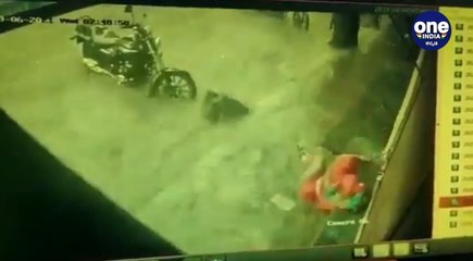 ಮಳೆ ಆರ್ಭಟದಿಂದ ತೆರೆದ ಮ್ಯಾನ್ ಹೋಲ್ ಗೆ ಬಿದ್ರೂ ಗ್ರೇಟ್ ಎಸ್ಕೇಪ್ ಆದ ಮಹಿಳೆಯರು | Oneindia Kannada