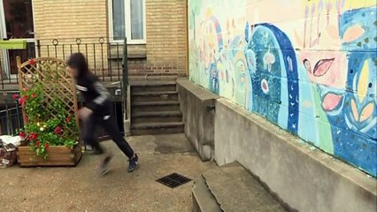 Vrai ou fake : des mères en guerre contre l'Aide sociale à l'enfance et soutenues par des complotistes