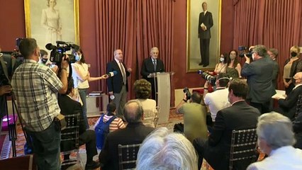 Plácido Domingo, emocionado, recibe su título como embajador honorífico