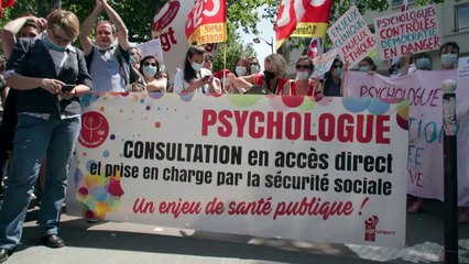 Paris: manifestation de psychologues devant le ministère de la Santé