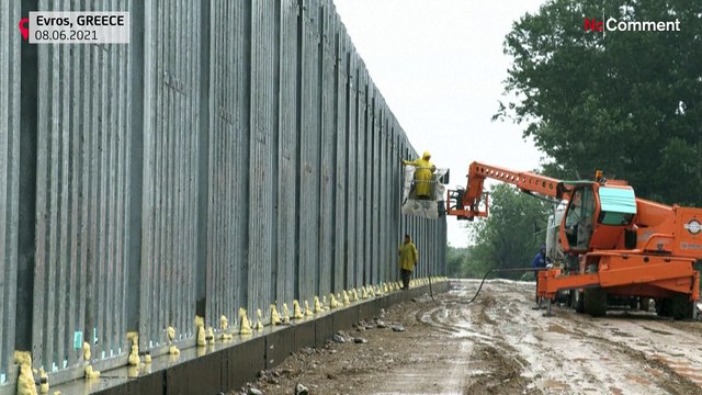 In migration lull, Greece bolsters Turkey border fence