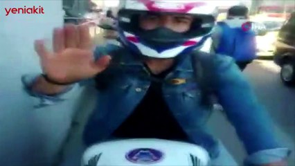 Kaldırımı işgal eden motosiklet sürücüleri il yaya tartıştı