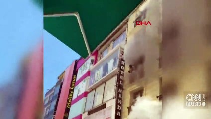 Fatih’te bir otelin saunasında çıkan yangında can pazarı yaşandı.