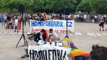 Ekain, el joven víctima de una agresión homófoba agradece el apoyo recibido durante la manifestación