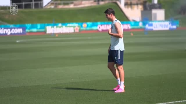 La selección española se ejercita antes de recibir la vacuna