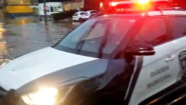 Chuvas causam alagamentos na região da Agronômica, em Florianópolis