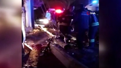 Otomobil direğe çarptı: 2 çocuk öldü, 3 çocuk yaralandı