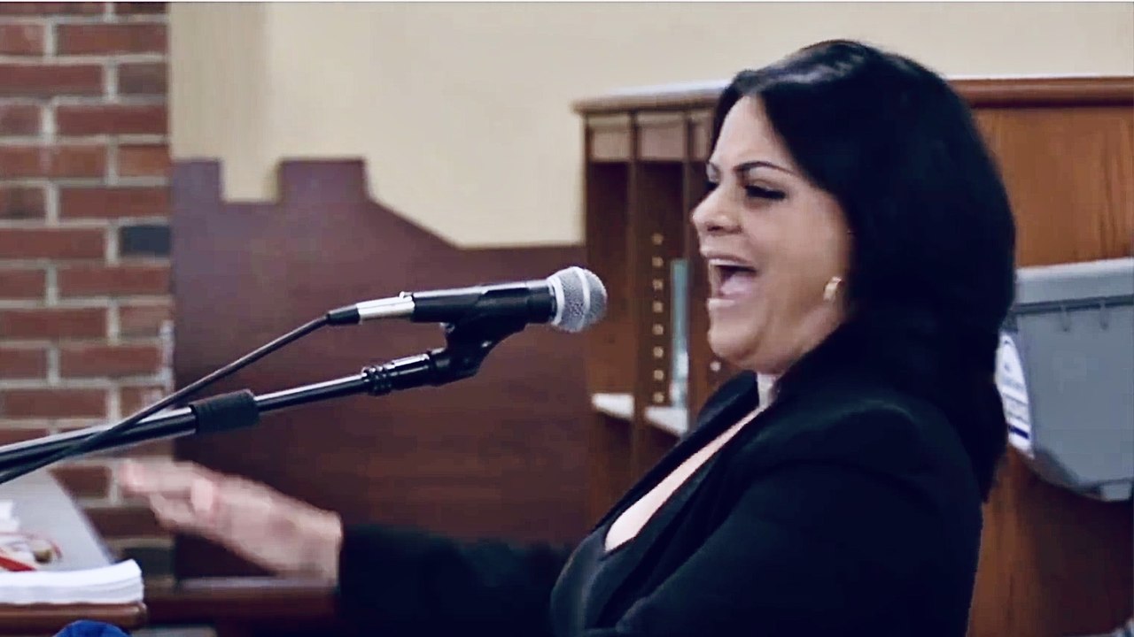 Angry Mom Blasts Critical Race Theory at School Board Meeting - New York