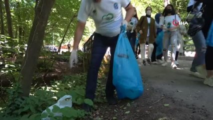Eyüpsultan'daki piknik alanındaki çöpler temizlendi