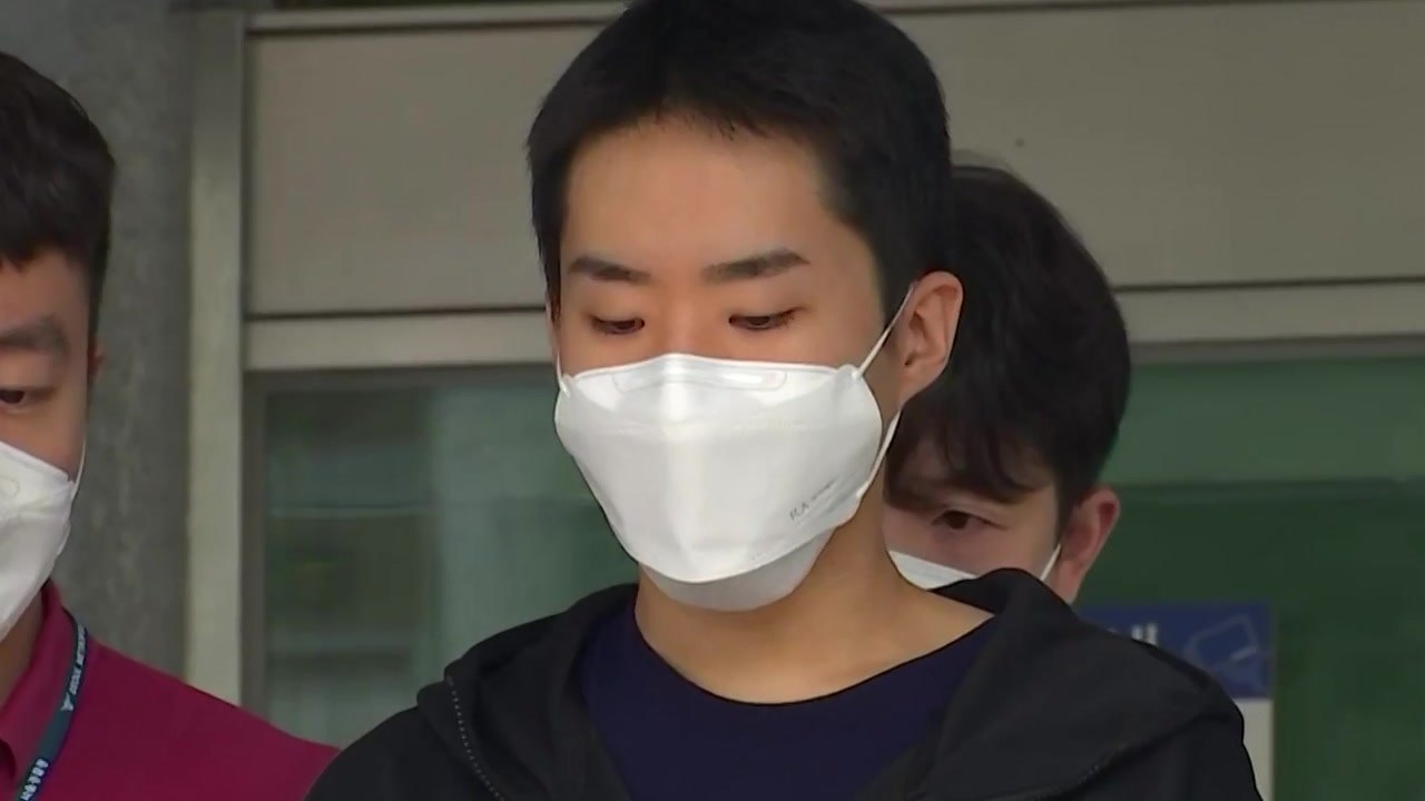 '남성 천3백 명 나체사진 유포' 김영준, 검찰 송치…얼굴 첫 공개 / YTN