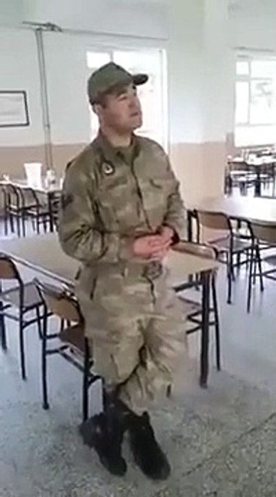 Askerlerden 'Medine'ye Varamadım' ilahisi düeti