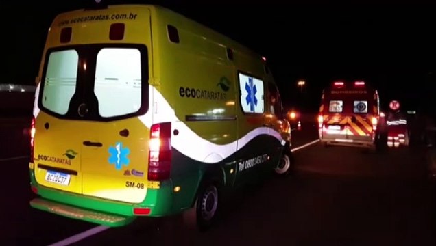 Gol tem a frente destruída em acidente de trânsito na BR-277, em Cascavel; Mulher ficou ferida