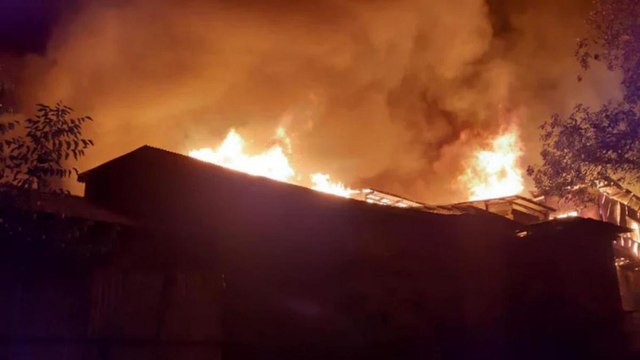 J&K: Fire in Baramulla, dozen of houses gutted