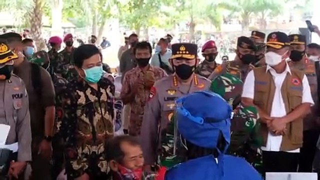 Kapolri & Panglima TNI Tinjau Vaksinasi Massal di Kediri