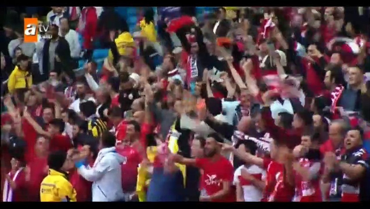 Milli takım tarihinde İngiltere'ye attığımız ilk gol: Hakan Çalhanoğlu