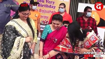 Vikas Sethi With Pooja Sharma Distributing Rashan Under NGO My Zindagi Foundation _ Bollywood Chatni