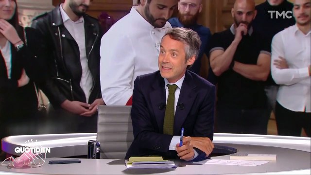 Mohamed Cheikh, gagnant de la douzième saison de Top Chef , se livre sur sa relation pudique avec son père sur le plateau de Quotidien au lendemain de sa victoire.