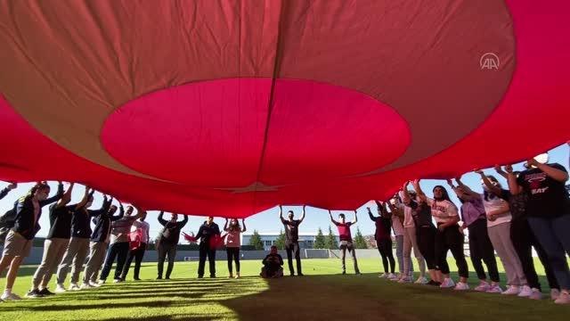 Genç milli sporculardan A Milli Futbol Takımı'na destek