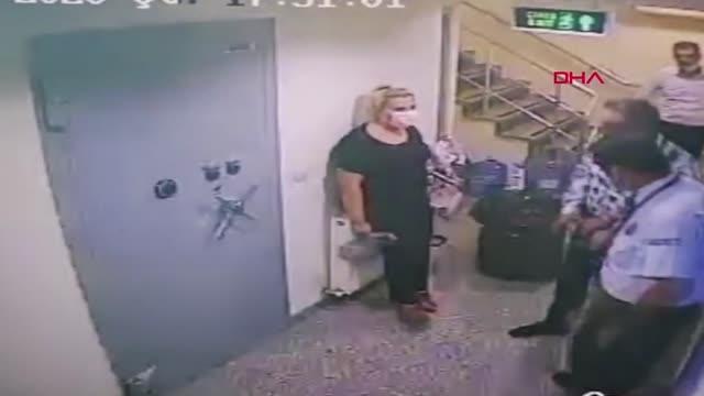 KADIN ÇALIŞANIN KAFASINA SİLAH DAYAYAN MÜDÜR ŞAKA YAPMIŞ