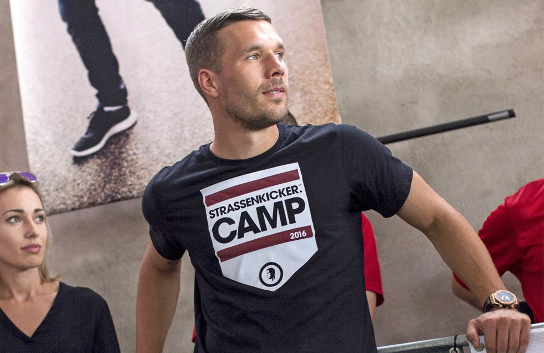 Lukas Podolski: Spielerfrauen gehen ihm auf den Keks