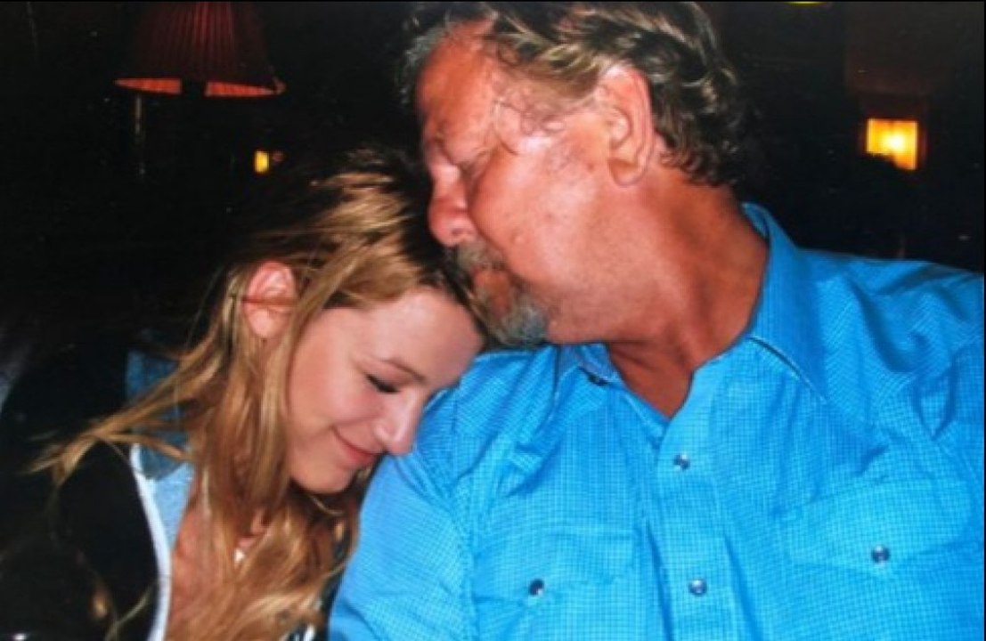 Blake lively ehrt ihren vater