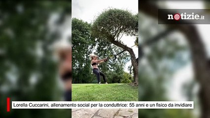 Lorella Cuccarini, allenamento social per la conduttrice: 55 anni e un fisico da invidiare