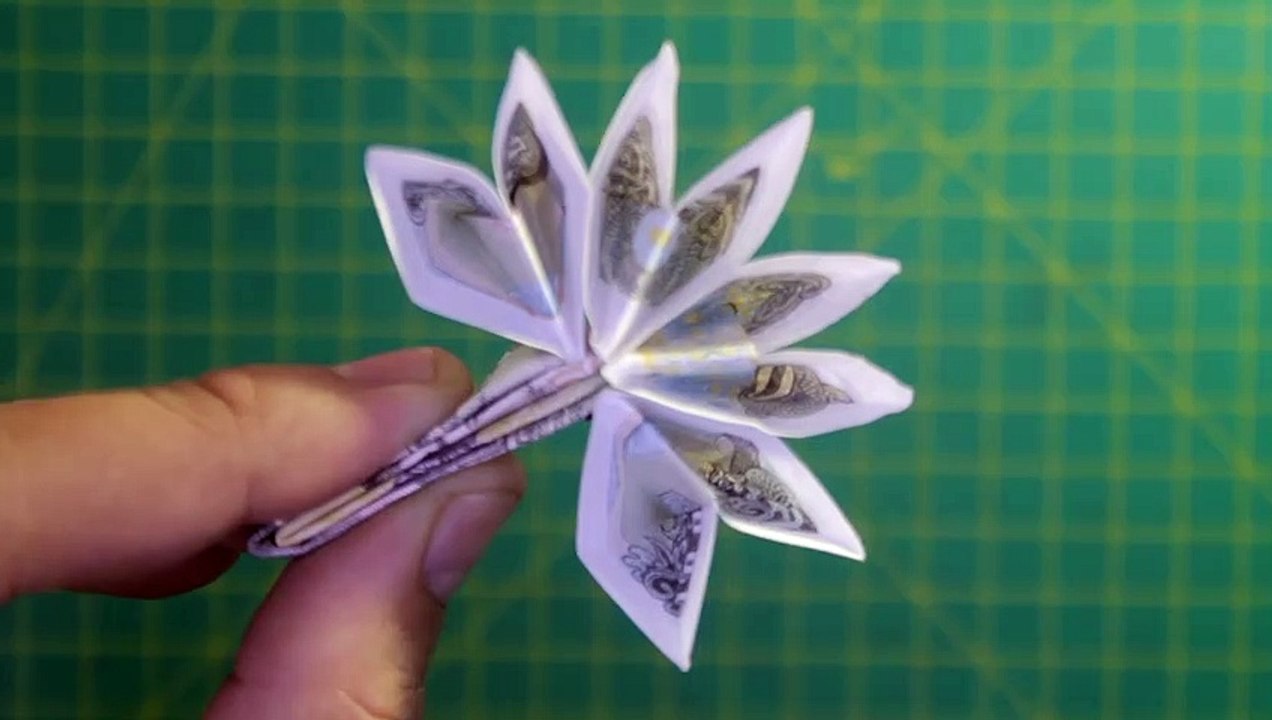 Demo money origami flower