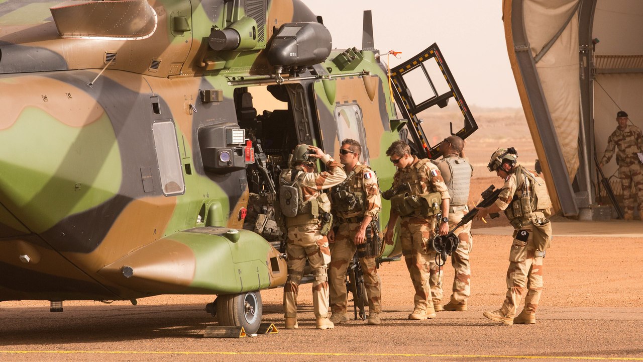 Fin de l’opération Barkhane : pourquoi la France réduit sa présence militaire au Sahel
