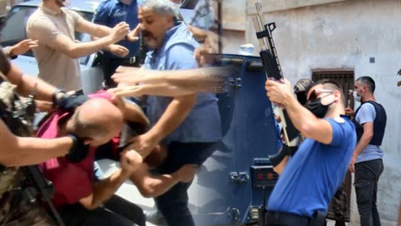 Mahalleyi karıştıran olay! Çatıya çıkıp sağa sola ateş açan kişiyi linçten polis kurtardı